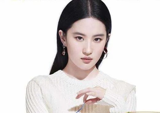 为什么大家一致认为刘亦菲五官一般，但气质却很好？