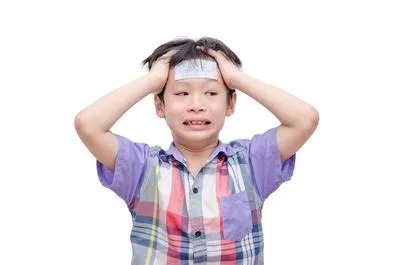 宝宝两脚互相蹭来蹭去不踏实怎么回事  宝宝睡觉不踏实怎么办如何缓解