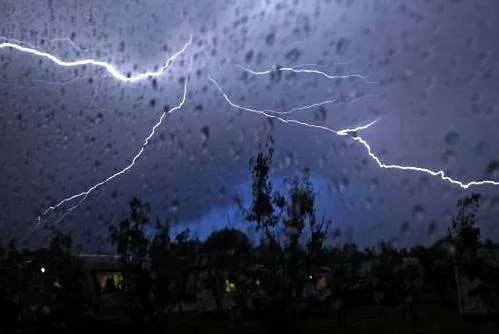 四川冕宁特大暴雨已致16人遇难，面对暴雨如何预防？