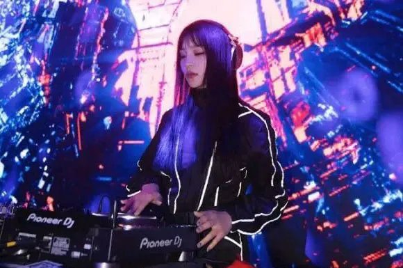 PGone新恋情曝光 女方身份及照片私照一览