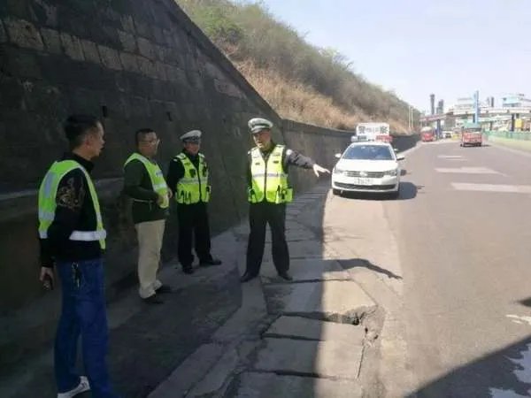 货车侧翻满车iPhone被烧，道路安全隐患到底有多少？
