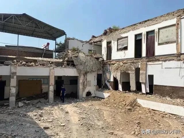 山西坍塌饭店在十多年间加盖或扩建了五六次，对此怎么看？
