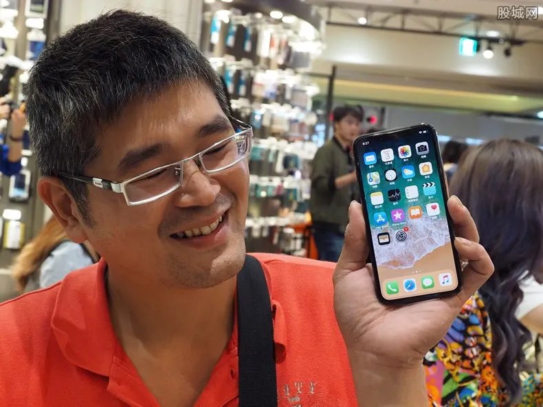苹果双向无线充电  新iPhone将标配18W快充