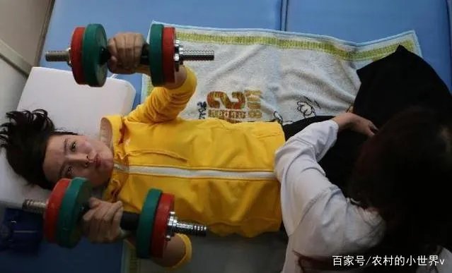 “最美教师”张丽莉为救学生失去双腿,主动向丈夫提离婚,现状如何?