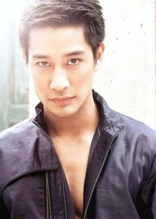 电视剧《妒海》男主角是谁?