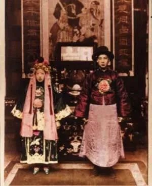你是否赞同将法定结婚年龄降至18周岁，为什么？
