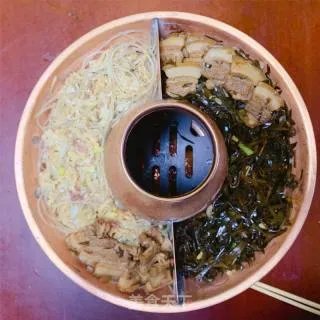 传统酸菜火锅