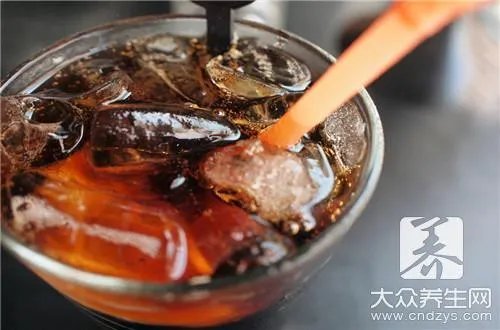 可乐和薄荷糖一起吃吗？