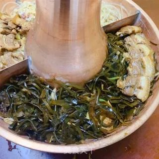 传统酸菜火锅