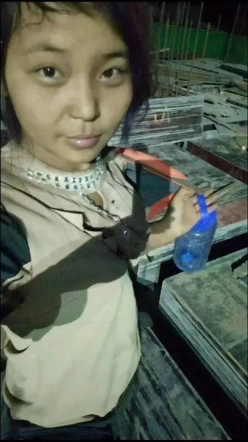 这位20岁工地女孩自拍,震惊了所有男人!!