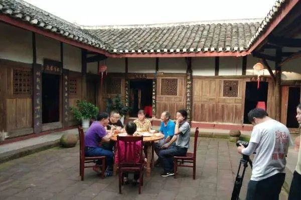 四川电视台为不当画面道歉,这对报道的记者产生什么影响?