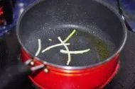 尖椒腊野味的做法