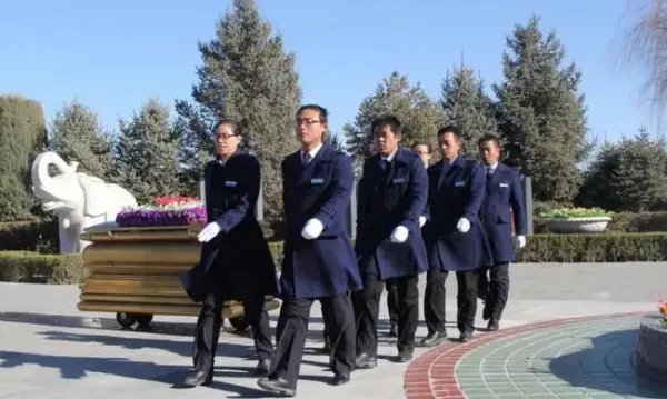 北京三甲医院“天价殡葬费”涉事公司被罚565万,殡葬行业还有哪些乱象?