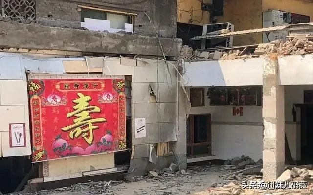 山西坍塌饭店在十多年间加盖或扩建了五六次，对此怎么看？