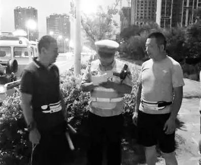 交警是如何劝导暴走团的?