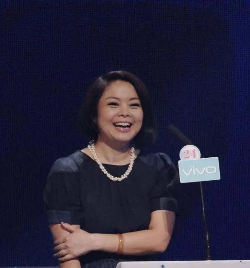 《非诚勿扰》“爆灯姐”丁东丽:两次爆灯却反悔,如今怎么样了?