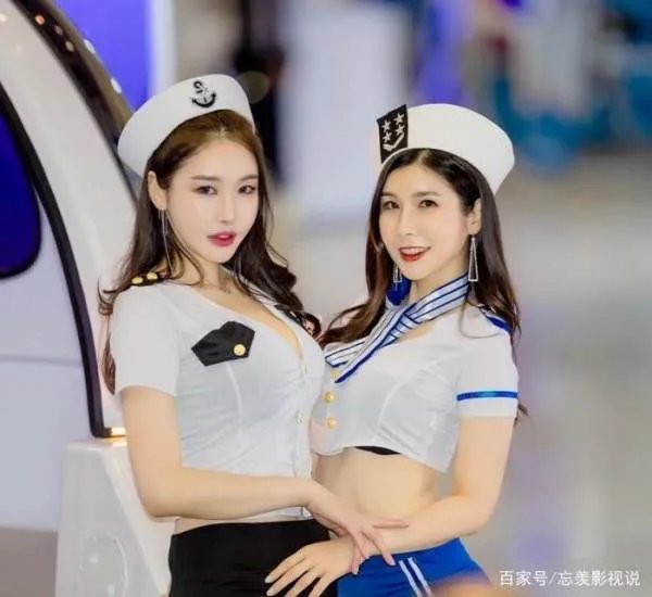 三十五岁韩国美熟女突然走红，丰满身材让韩国网友欲罢不能，你怎么看？