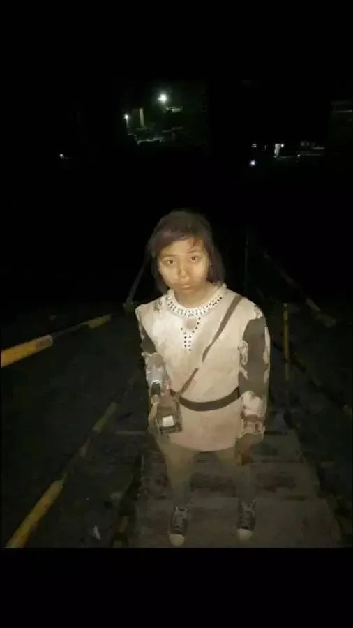 这位20岁工地女孩自拍,震惊了所有男人!!