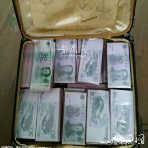 昆明两女子一心买假币致富，无奈假币变冥币，“偷鸡不成”22万打了水漂​, 你怎么看？
