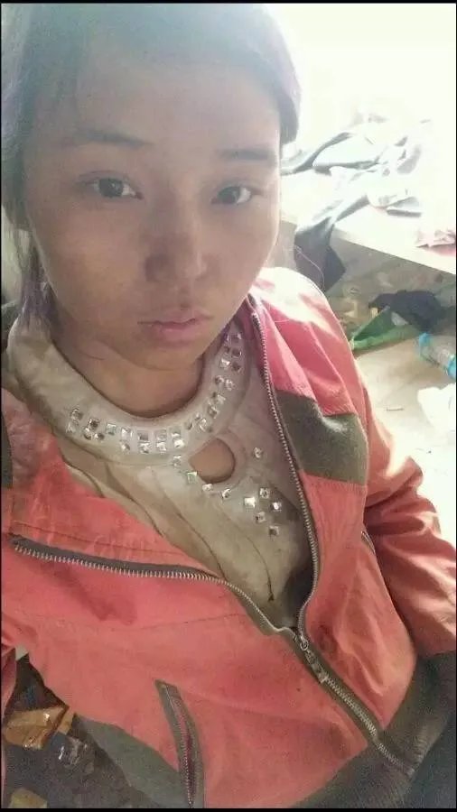 这位20岁工地女孩自拍,震惊了所有男人!!