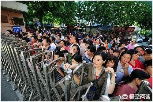高考时考场外的家长是什么心情？