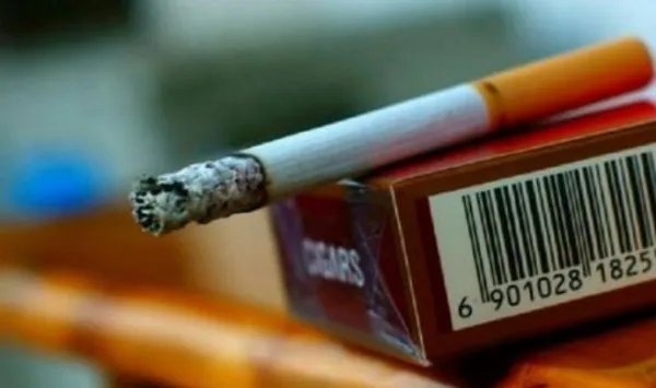 托人买了50条香烟,竟全是假的,销售假烟是否犯法?
