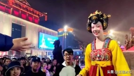 大唐不夜城的不倒翁如此火的原因是什么?