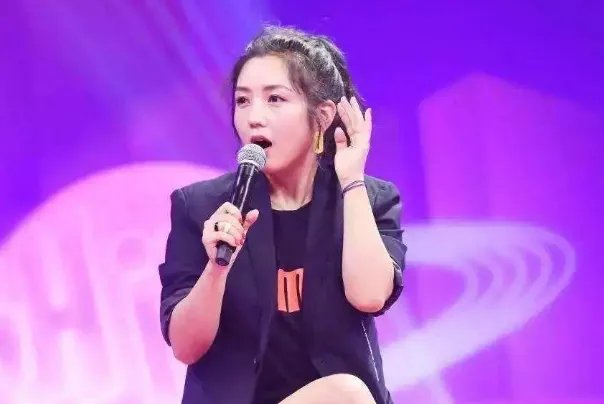 何洁十大热门歌曲排行榜:《小永远》上榜,第三催人泪下