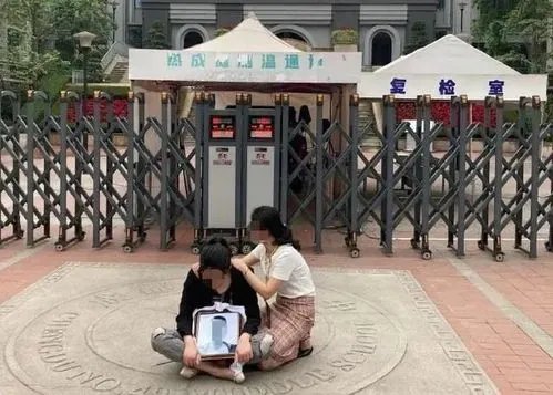 警方通报成都49中学生坠亡事件，该起事件有哪些信息值得关注？