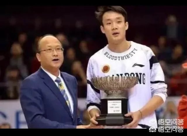 丁彦雨航蝉联CBA常规赛MVP!怎么评价小丁这赛季的表现?