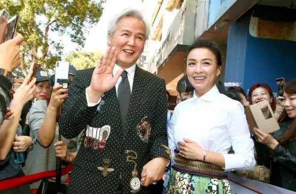 张庭夫妇社交平台被禁言，你觉得该不该给其发声的机会？