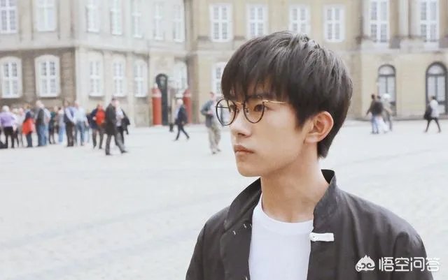 易烊千玺参加格莱美颁奖盛典,作为队长的王俊凯和主唱之一的王源为什么不参加?