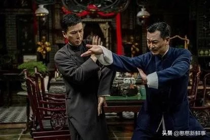 李小龙去美国的时候叶问多少岁？