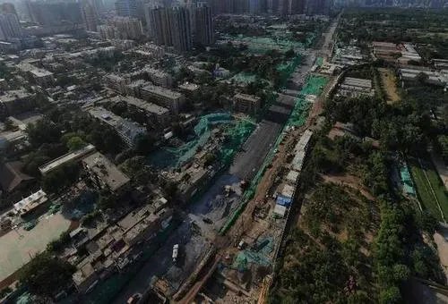 西安雁翔路突发塌陷，这是因为什么原因而导致的？