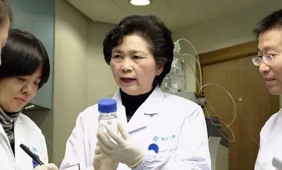 李兰娟院士每天只睡3小时,一线的医务人员究竟有多么辛苦?