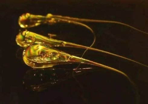 子弹都打不碎的“鲁珀特之泪”为何一捏尾部就碎了?