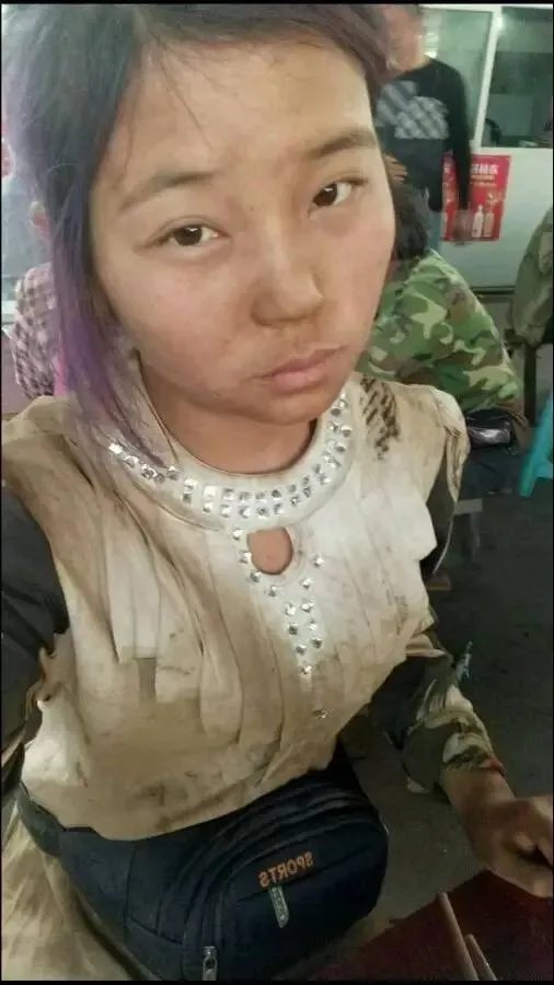 这位20岁工地女孩自拍,震惊了所有男人!!