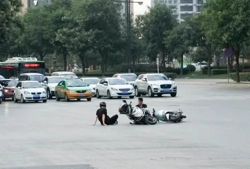 西安雁翔路突发塌陷，这是因为什么原因而导致的？