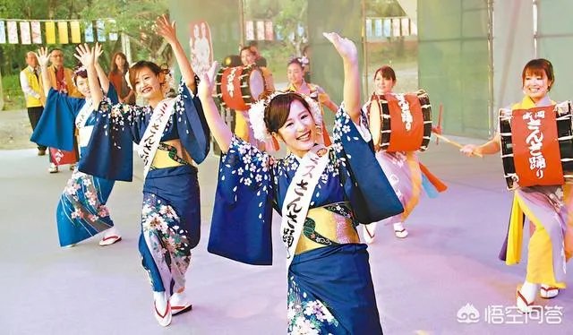 为什么有人觉得日本人跳舞手势很多?