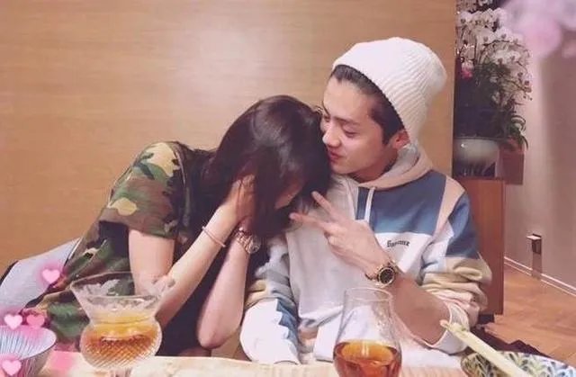 余文乐低调结婚收获一堆祝福；而公布恋情的鹿晗却被脱粉，怎么看待这两件事？