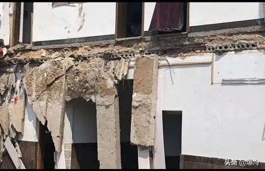 山西坍塌饭店在十多年间加盖或扩建了五六次，对此怎么看？