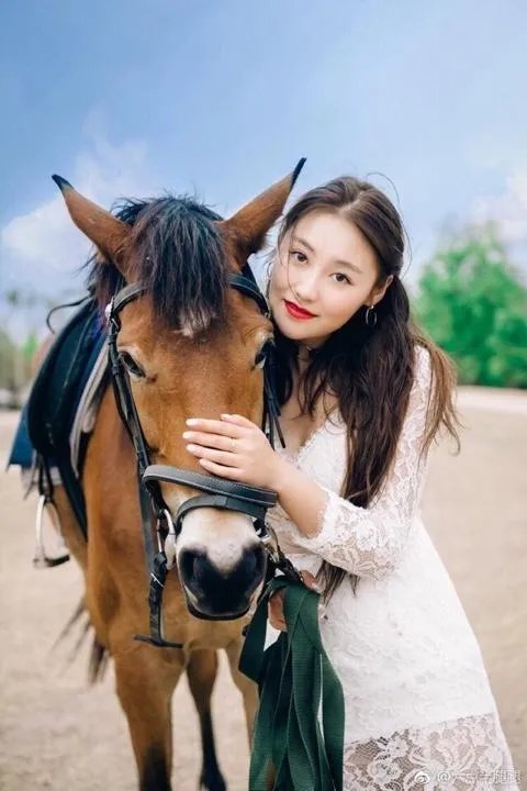 陈翔六点半腿腿发生了什么事?听说她去世了,真的假的?