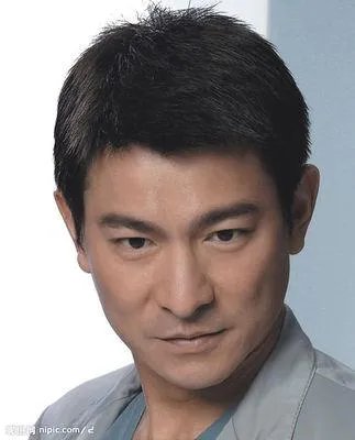 有哪些明星接地气不修边幅吃路边摊被抓包？