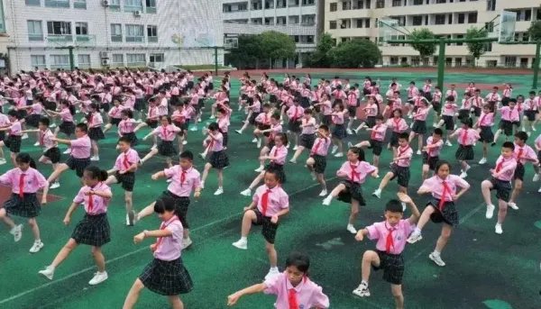 中国学生长得更高更壮了 ,这说明生活条件提高了吗?