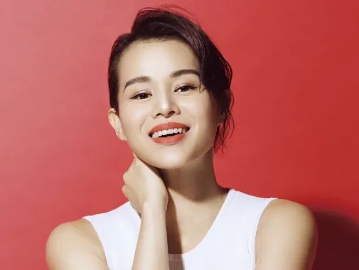 胡杏儿因不当言论翻车,多年来的好人缘不复存在,言行真的很重要,啥情况?