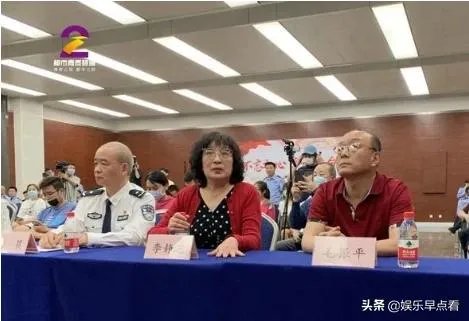 李静芝怎么找到嘉嘉的?