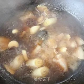 传统酸菜火锅