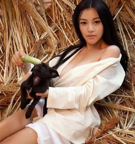 苏梓玲图片曝光 揭秘苏梓玲的成名之路