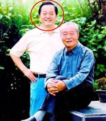 网友曝光凯丽老公照片 两人年龄差距大