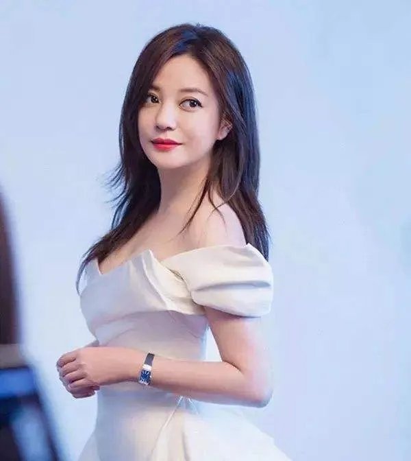 赵薇露面略显憔悴,网传她离婚是真的吗?